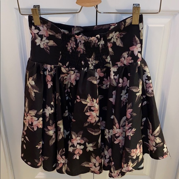 No Branding Floral Skirt - Picture 3 of 4